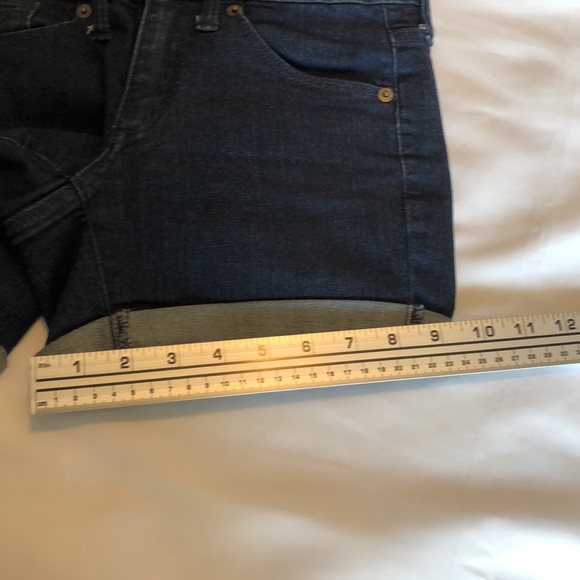 Women’s size 00/24 mid rise midi Universal Thread cuffed blue jean shorts - Picture 4 of 8
